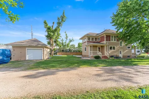 Exterior - 519 7th St, Hudson, SD 57034 photo 3 of 4
