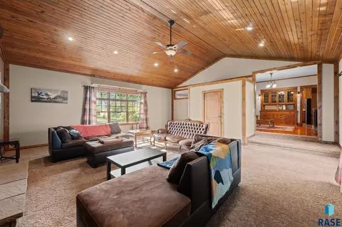 Living - 519 7th St, Hudson, SD 57034 photo 5 of 5