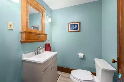 Bath - 519 7th St, Hudson, SD 57034 photo 1 of 3