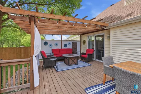 Exterior - 425 Kringen Ave, Baltic, SD 57003 photo 1 of 12
