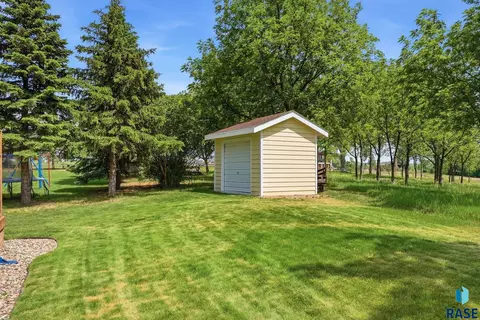 Exterior - 425 Kringen Ave, Baltic, SD 57003 photo 7 of 12