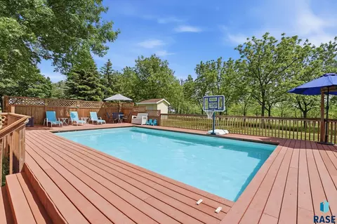 Exterior - 425 Kringen Ave, Baltic, SD 57003 photo 11 of 12