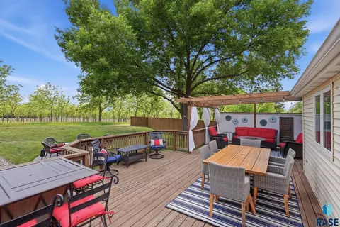 Exterior - 425 Kringen Ave, Baltic, SD 57003 photo 2 of 12