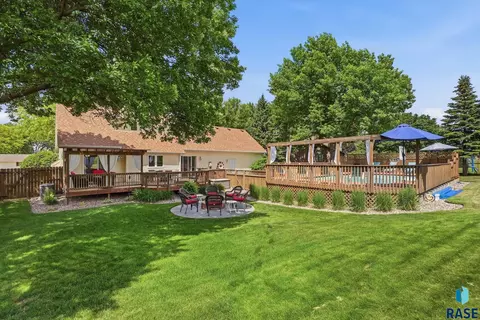 Exterior - 425 Kringen Ave, Baltic, SD 57003 photo 8 of 12