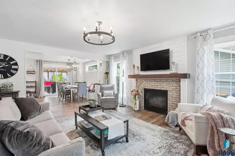 Living - 425 Kringen Ave, Baltic, SD 57003 photo 3 of 4