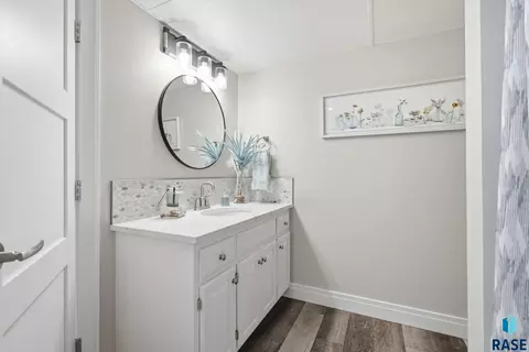 Bath - 425 Kringen Ave, Baltic, SD 57003 photo 5 of 5