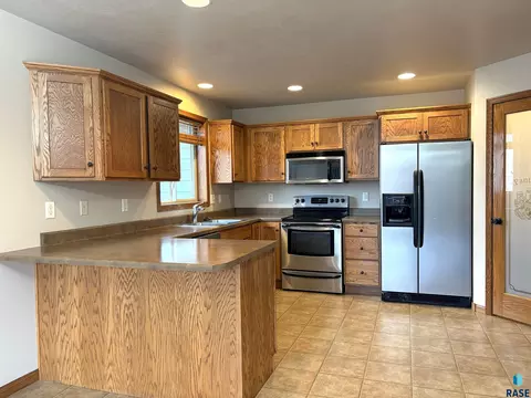 Kitchen - S Aftyn Ave, Sioux Falls, SD 57108 photo 1 of 3