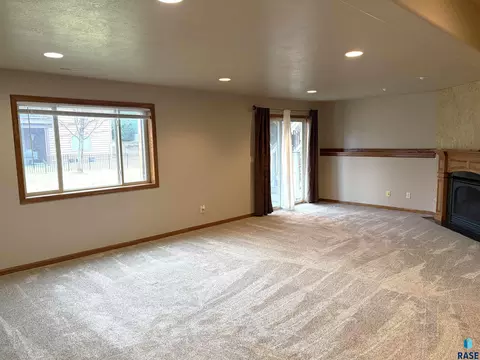 Living - S Aftyn Ave, Sioux Falls, SD 57108 photo 7 of 9