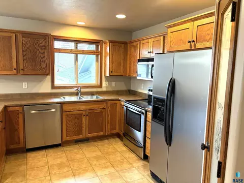 Kitchen - S Aftyn Ave, Sioux Falls, SD 57108 photo 3 of 3