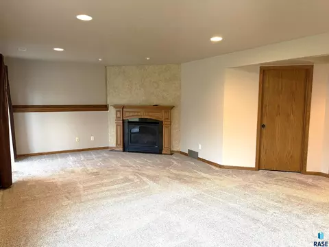 Living - S Aftyn Ave, Sioux Falls, SD 57108 photo 4 of 9