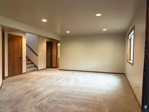 Living - S Aftyn Ave, Sioux Falls, SD 57108 photo 8 of 9