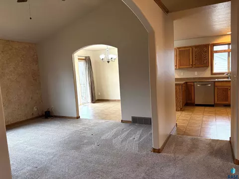 Living - S Aftyn Ave, Sioux Falls, SD 57108 photo 6 of 9