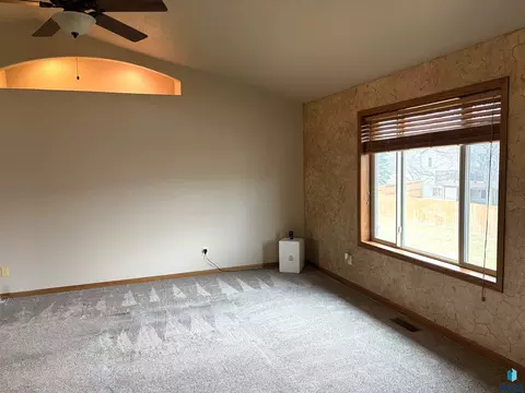 Living - S Aftyn Ave, Sioux Falls, SD 57108 photo 5 of 9