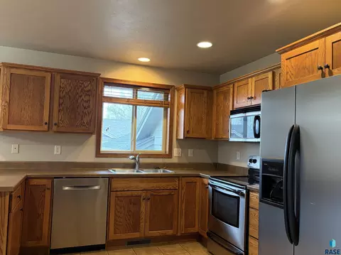 Kitchen - S Aftyn Ave, Sioux Falls, SD 57108 photo 2 of 3