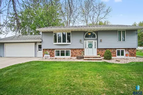 806 6th Ave SE, Pipestone, MN 56164