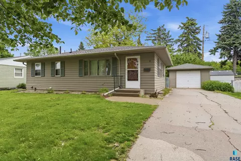 2620 S Prairie Ave, Sioux Falls, SD 57105