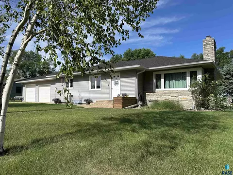 533 S Juniper St, Freeman, SD 57029