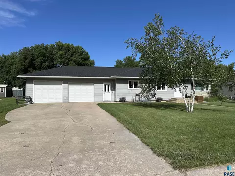 Exterior - 533 S Juniper St, Freeman, SD 57029 photo 4 of 11