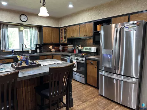 Kitchen - 533 S Juniper St, Freeman, SD 57029 photo 10 of 10