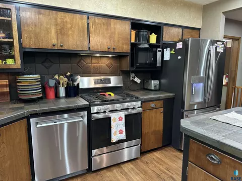 Kitchen - 533 S Juniper St, Freeman, SD 57029 photo 9 of 10