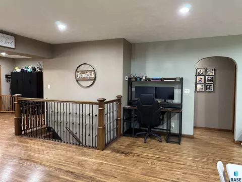 Entry Way - 533 S Juniper St, Freeman, SD 57029 photo 6 of 7