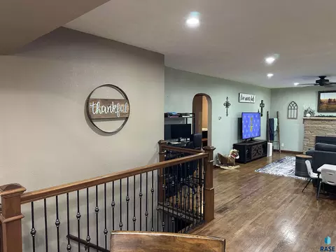Entry Way - 533 S Juniper St, Freeman, SD 57029 photo 4 of 7