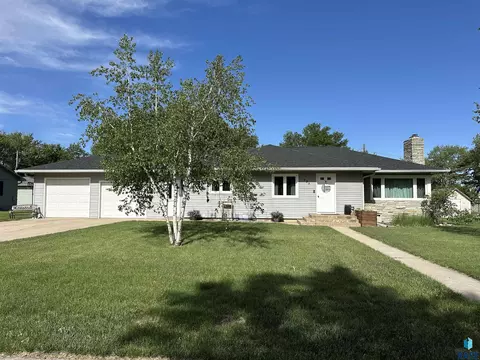 Exterior - 533 S Juniper St, Freeman, SD 57029 photo 3 of 11
