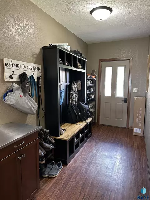 Entry Way - 533 S Juniper St, Freeman, SD 57029 photo 2 of 7