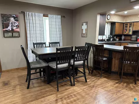 Dining - 533 S Juniper St, Freeman, SD 57029 photo 2 of 3