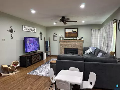Living - 533 S Juniper St, Freeman, SD 57029 photo 2 of 4