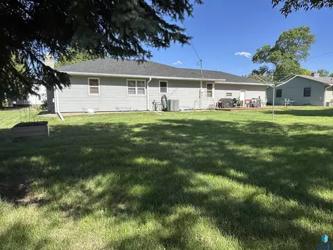 Exterior - 533 S Juniper St, Freeman, SD 57029 photo 5 of 11