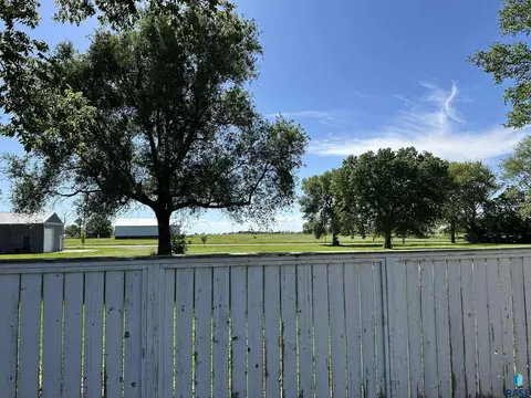 Exterior - 533 S Juniper St, Freeman, SD 57029 photo 9 of 11