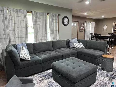 Living - 533 S Juniper St, Freeman, SD 57029 photo 4 of 4