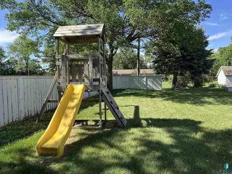 Exterior - 533 S Juniper St, Freeman, SD 57029 photo 10 of 11