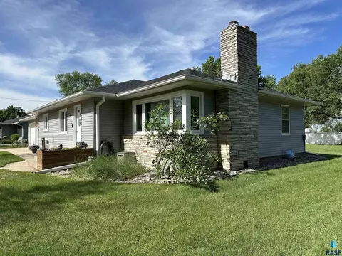 Exterior - 533 S Juniper St, Freeman, SD 57029 photo 1 of 11