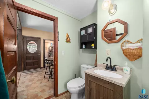 Bath - 207 S Main, Colman, SD 57017 photo 1 of 3