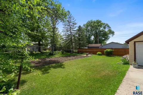 Exterior - 207 S Main, Colman, SD 57017 photo 4 of 5