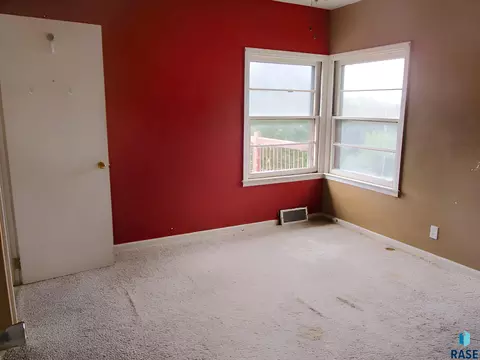 Bedroom - 610 Maple St, Yankton, SD 57078 photo 2 of 4