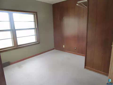 Bedroom - 610 Maple St, Yankton, SD 57078 photo 3 of 4