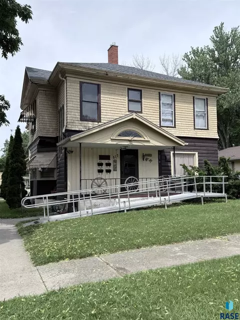 517 N Milwaukee St, Canton, SD 57013