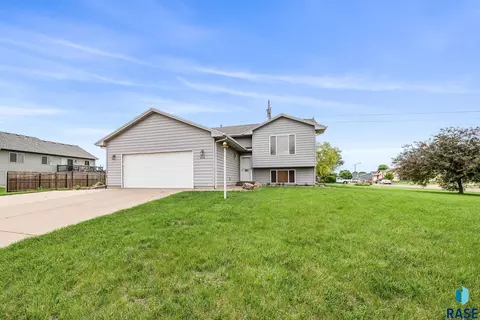 5816 S Galway Ave, Sioux Falls, SD 57106