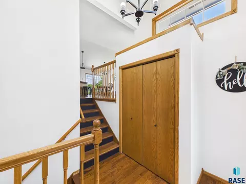 Entry Way - 816 E Pine St, Brandon, SD 57005 photo 1 of 2