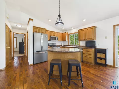 Kitchen - 816 E Pine St, Brandon, SD 57005 photo 4 of 4