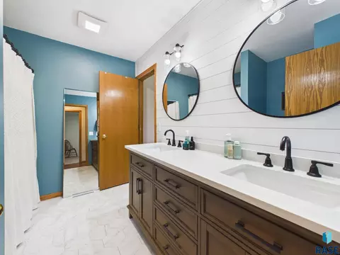 Bath - 816 E Pine St, Brandon, SD 57005 photo 1 of 3