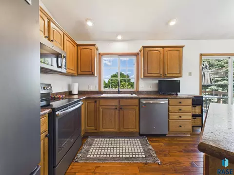 Kitchen - 816 E Pine St, Brandon, SD 57005 photo 2 of 4