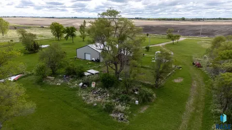 Exterior - 39240 210th St, Huron, SD 57350 photo 2 of 2