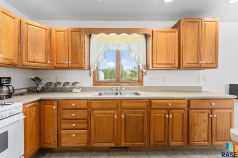 Kitchen - 39240 210th St, Huron, SD 57350 photo 2 of 4