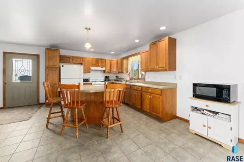 Kitchen - 39240 210th St, Huron, SD 57350 photo 1 of 4