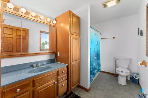 Bath - 39240 210th St, Huron, SD 57350 photo 1 of 2