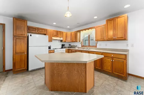 Kitchen - 39240 210th St, Huron, SD 57350 photo 3 of 4